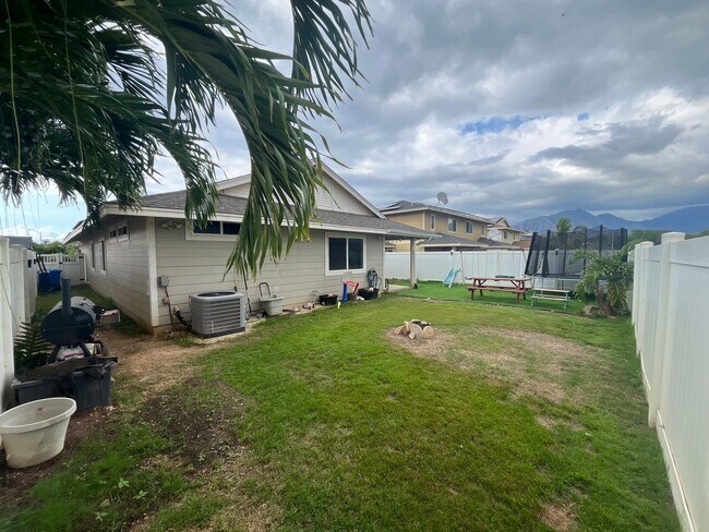 87-1716-1716 Wehiwehi St in Waianae, HI - Building Photo - Building Photo