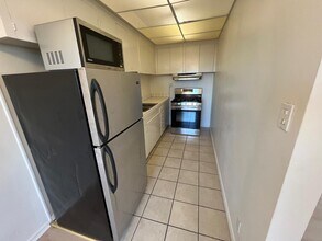 3857 Don Tomaso Dr, Unit 3863 in Los Angeles, CA - Foto de edificio - Building Photo