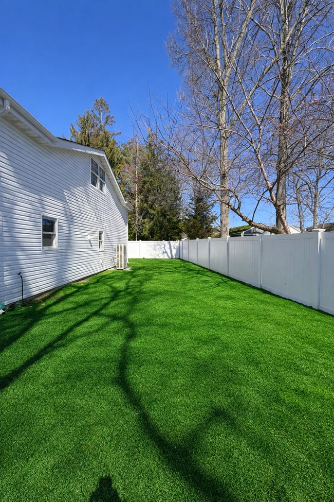 833 Udall Rd in West Islip, NY - Building Photo - Building Photo