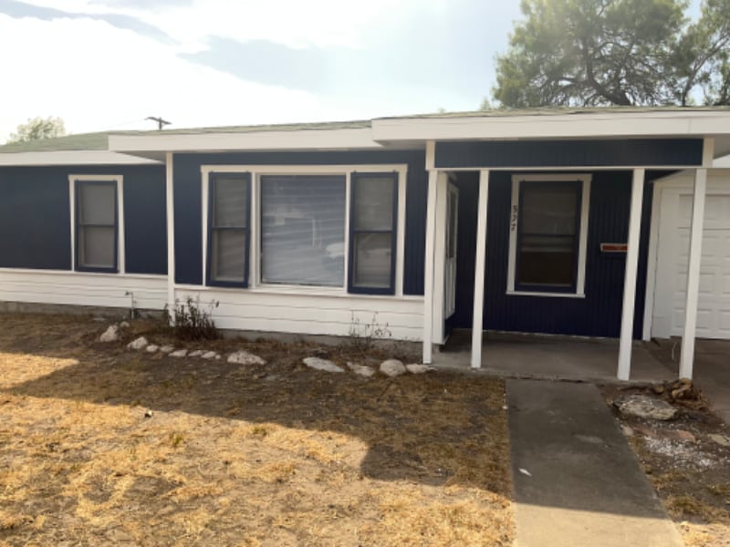 327 S Frances St in Kingsville, TX - Building Photo