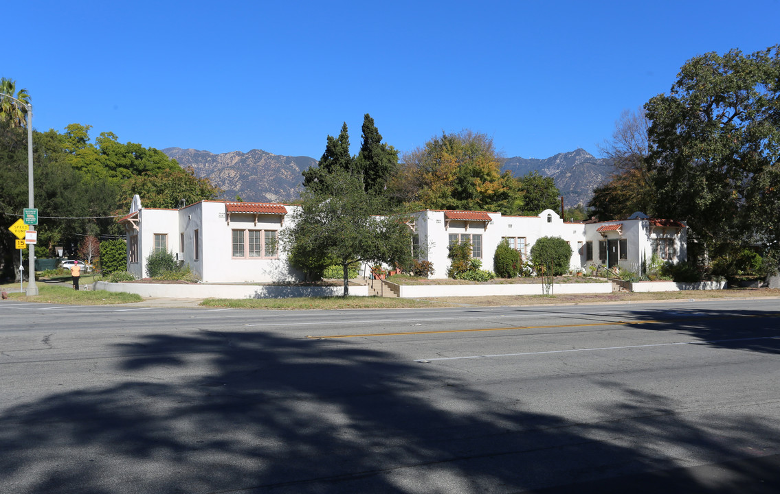 1215 E Orange Grove Blvd in Pasadena, CA - Foto de edificio