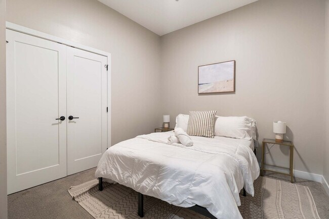 205 W 4th St in Cincinnati, OH - Building Photo - Building Photo