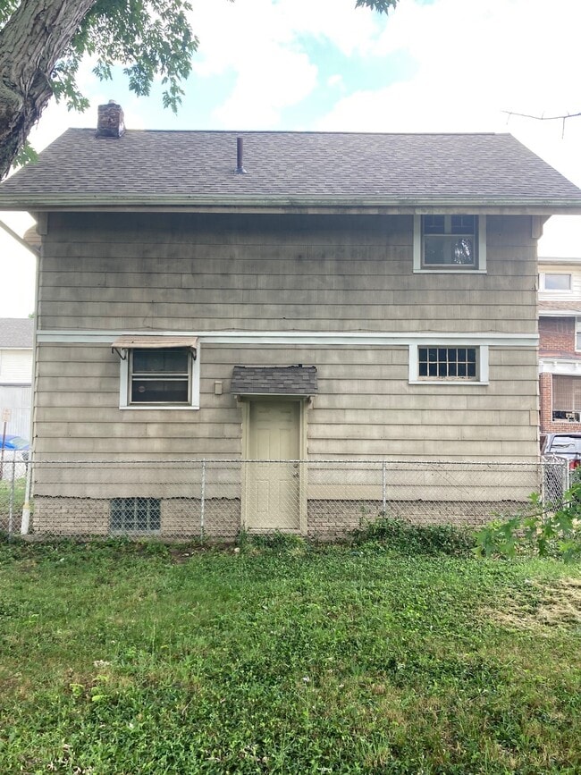 1320 Wilson Pl NW in Canton, OH - Foto de edificio - Building Photo