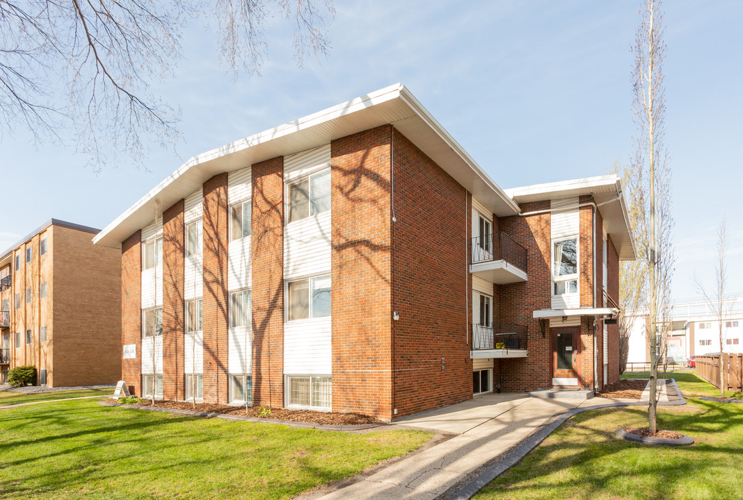 Aspen Ridge in Edmonton, AB - Building Photo