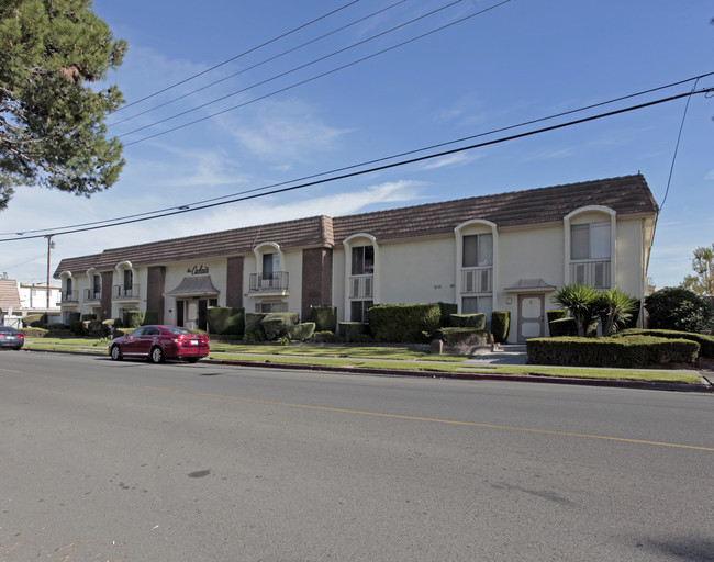 The Calais in Garden Grove, CA - Foto de edificio - Building Photo