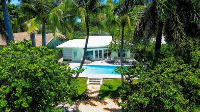 1325 Marseille Dr in Miami Beach, FL - Building Photo - Building Photo