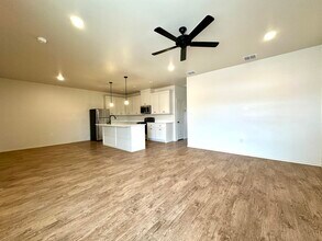 7027 40th St in Lubbock, TX - Foto de edificio - Building Photo