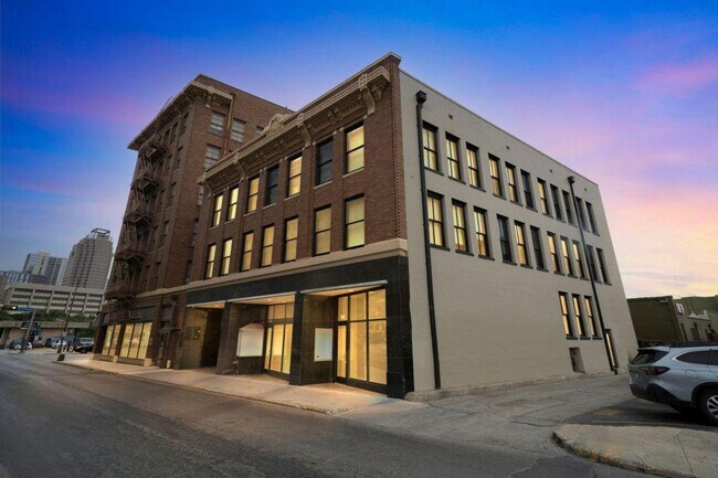 505 E Travis St in San Antonio, TX - Foto de edificio - Building Photo