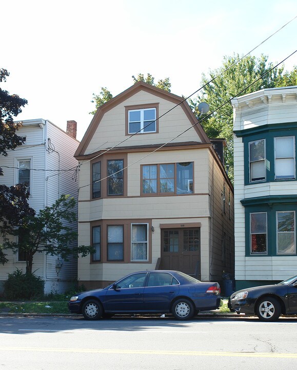 558 Washington Ave in Albany, NY - Building Photo