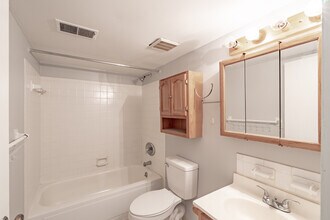 West Summerset Apartments in Amherst, NY - Building Photo - Interior Photo