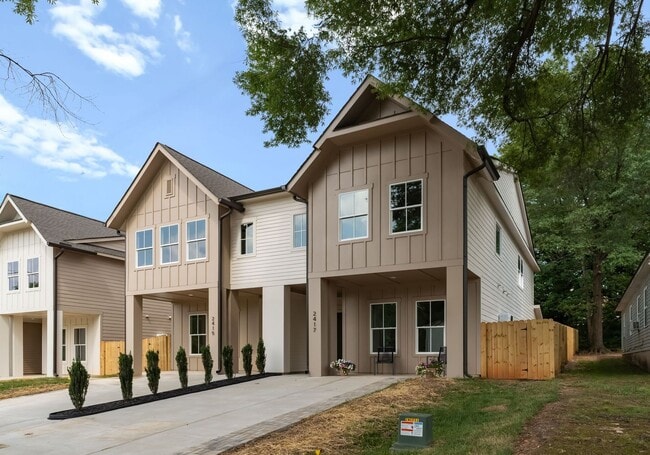 2415 Pruitt St in Charlotte, NC - Building Photo - Building Photo