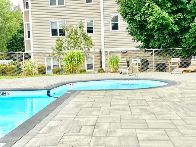 2108 Phillips Rd in New Bedford, MA - Building Photo - Building Photo