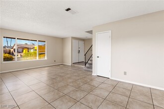 5116 Arbor Way in Las Vegas, NV - Building Photo - Building Photo