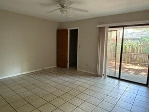 7019 SW 17th Pl in Gainesville, FL - Building Photo - Building Photo