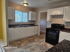 42405 Iowa St in Palm Desert, CA - Building Photo - Building Photo