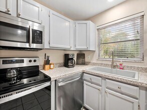 109 Shore Rd in Nokomis, FL - Foto de edificio - Building Photo