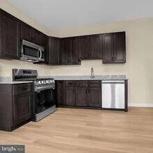 413 Gay St in Phoenixville, PA - Building Photo - Building Photo
