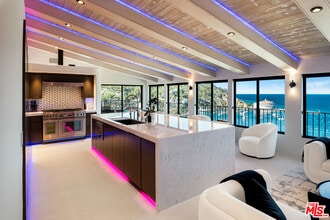 335 Wrigley Rd in Avalon, CA - Building Photo - Building Photo