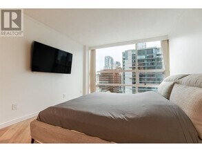 1050 Burrard St in Vancouver, BC - Building Photo - Building Photo