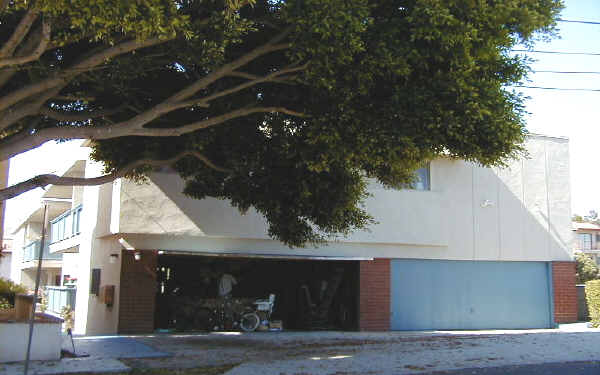 El Segundo Apartments in El Segundo, CA - Building Photo - Building Photo