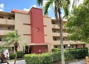 Aventura West Apartments in North Miami Beach, FL - Foto de edificio - Building Photo