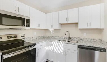 2818 17th Ave N in St. Petersburg, FL - Building Photo - Building Photo