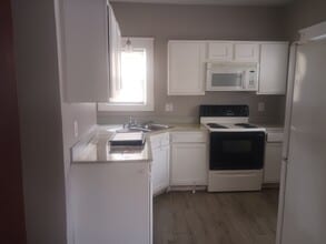15421 Huntmere Ave in Cleveland, OH - Building Photo - Building Photo