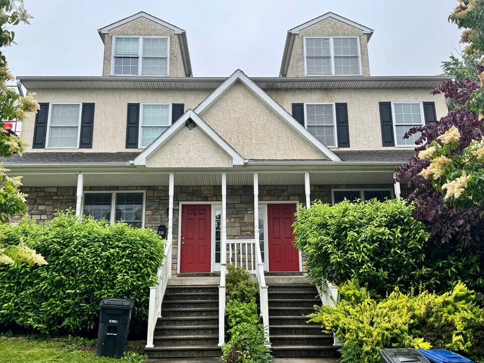 225 W 5th Ave in Conshohocken, PA - Foto de edificio
