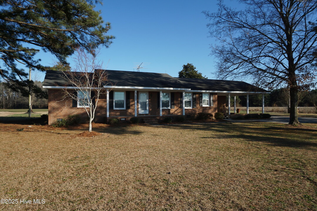 5222 London Church Rd in Elm City, NC - Building Photo