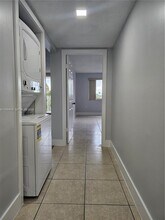 6930 Miami Gardens Dr in Hialeah, FL - Building Photo - Building Photo