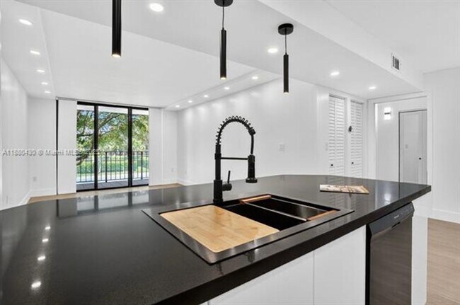 13020 SW 92nd Ave in Miami, FL - Building Photo - Building Photo