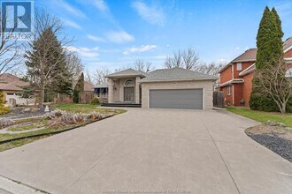 3566 Whiteside Dr in Windsor, ON - Building Photo - Building Photo