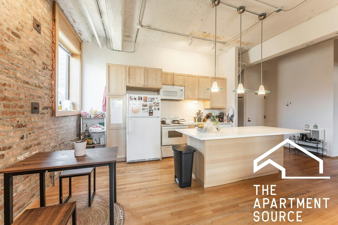 345 N Canal St in Chicago, IL - Building Photo