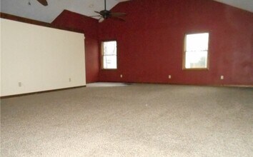 2241 Vaness Dr in Toledo, OH - Foto de edificio - Building Photo