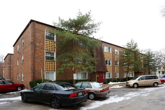 JHO Apartments in Arlington Heights, IL - Building Photo - Building Photo