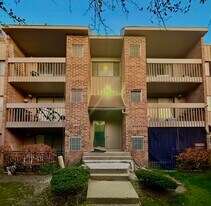 1498 E Ports O Call Dr in Palatine, IL - Building Photo