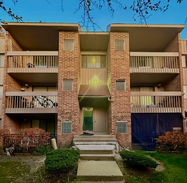 1498 E Ports O Call Dr in Palatine, IL - Building Photo - Building Photo