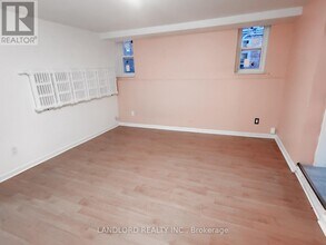 2469 Queen St E in Toronto, ON - Building Photo - Building Photo