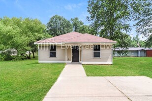 1300 Ridge Rd in Benton, AR - Building Photo