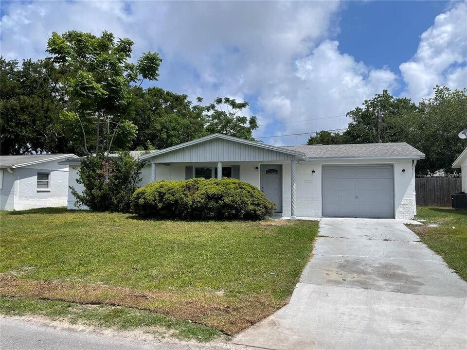 5053 Cape Cod Dr in Holiday, FL - Building Photo