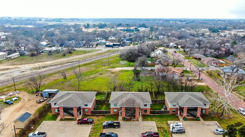 852 W Vanderbilt St in Stephenville, TX - Building Photo