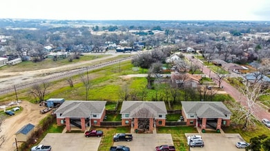 852 W Vanderbilt St in Stephenville, TX - Foto de edificio - Building Photo