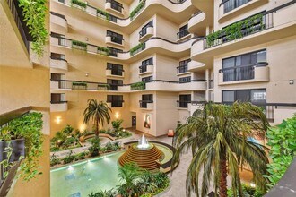 2413 Bayshore Blvd in Tampa, FL - Foto de edificio - Building Photo