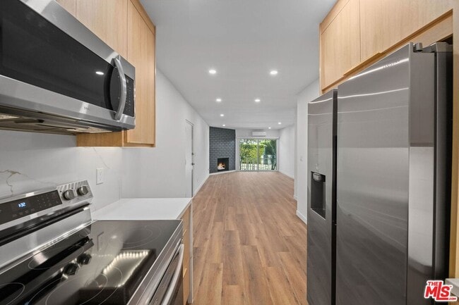 property at 2447 Beachwood Dr