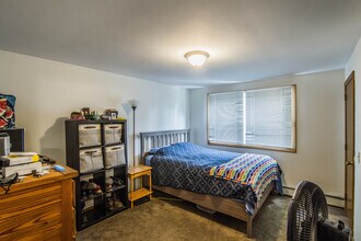 137 Cohasset St, Unit 2 in Worcester, MA - Foto de edificio - Building Photo