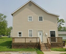 1042 W Goodenow Rd, Unit 2 in Beecher, IL - Building Photo