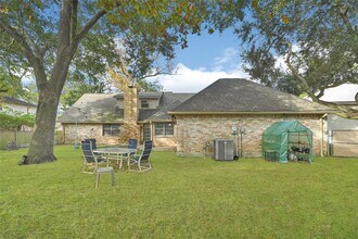 225 St Cloud Dr in Friendswood, TX - Building Photo - Building Photo