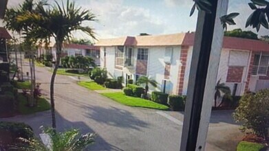 3550 NW 8th Ave, Unit Everette Arms-Unit 511 in Pompano Beach, FL - Foto de edificio - Building Photo