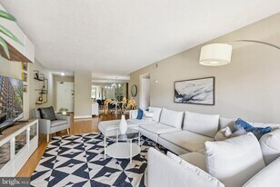 1300 Army Navy Dr in Arlington, VA - Building Photo