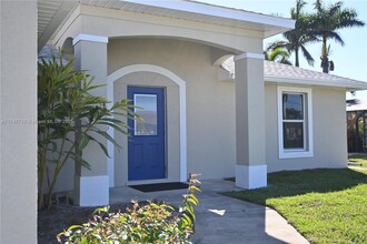 3825 SW 14th Pl in Cape Coral, FL - Building Photo - Building Photo